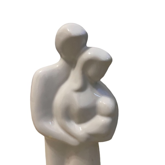 Handmade Sentimental Porcelain Family Sculpture Depicts Father Mother & Child - Picture 2 of 9